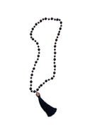 Colar Dália longuinho com tassel e bolas pretas banhado no vintage