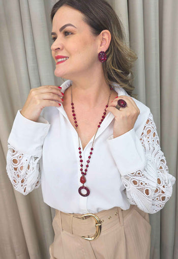 Colar Sonata: Estilo Longo com Pingente Redondo e Bolas Vermelhas | Look de Festa