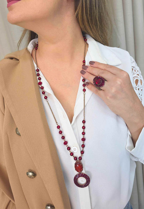 Colar Sonata: Estilo Longo com Pingente Redondo e Bolas Vermelhas | Look de Festa