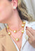 Colar Sulamita Gold de perolas com detalhes e venezianas douradas