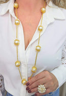 Colar Sulamita Gold de perolas com detalhes e venezianas douradas