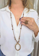 Colar Ivone: Estilo Longo com Cristais e Pérolas Marrons no Vintage | Tendência da Estação