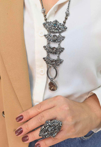 Colar Rosemeire: Estilo Longo com Pingente de Pedras Hematite no Grafite | Favorito das Saharetes