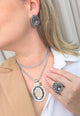 Colar Solange: Estilo Longo com Pingente Oval e Strass Black Diamond no Prata | Design By Sahara