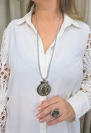 Colar Solange: Estilo Longo com Pingente Oval e Strass Black Diamond no Prata | Design By Sahara