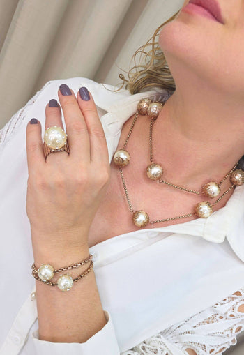 Colar Sulamita de perolas com detalhes e venezianas vintage