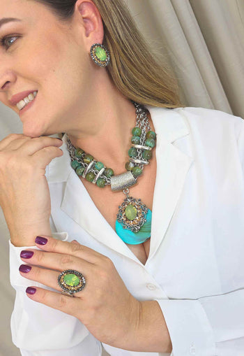 Maxi Colar Isaura: Estilo Boho com Pedras Azul Turquesa e Correntes no Prata | Destaque no seu Look