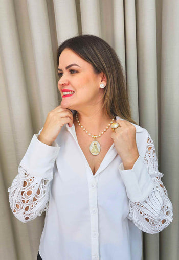 Colar Devoção Gold com pingente de Nossa Senhora Aparecida com perolas banhado no dourado