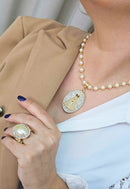 Colar Devoção Gold com pingente de Nossa Senhora Aparecida com perolas banhado no dourado