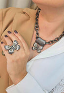 Colar de borboleta Indira glam com pedras hematite cristal e black diamond banhado no onix