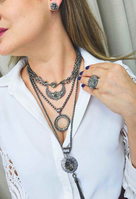 Colar Suelen mix de pingentes grafites com franjas e pedras hematite e black diamond