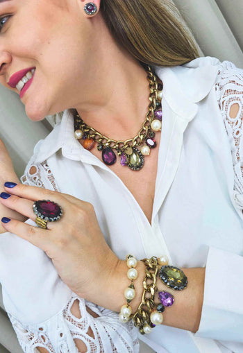 Colar Brenda ouro velho com pedras coloridas e perolas