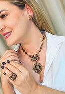 Colar Nara vintage com perolas cobreadas e pingente smoked