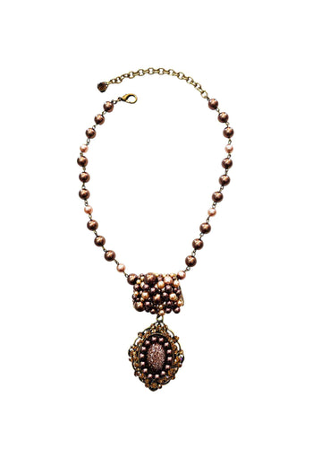 Colar Nara vintage com perolas cobreadas e pingente smoked