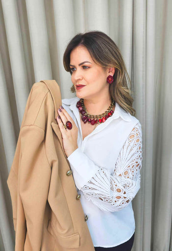 Maxi colar Santorini luxo de pedras vermelhas e pingente de coração banhados no ouro velho