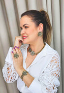 Colar Petra de flores com pedras black diamond e correntes ouro velho