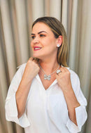 Colar de Borboleta Carina de perolas com pedras no cristal banhado no prata