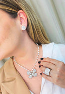 Colar de Borboleta Carina de perolas com pedras no cristal banhado no prata