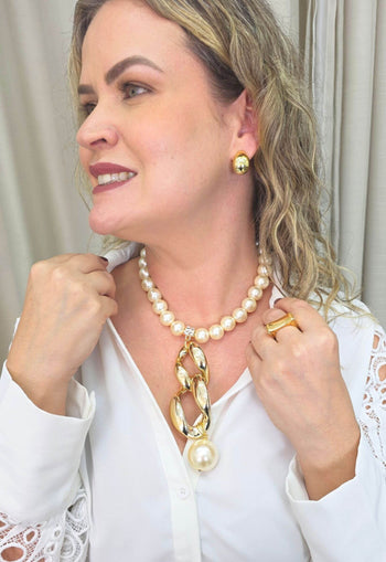 Colar Andrade de perolas com elos dourados e perola grande