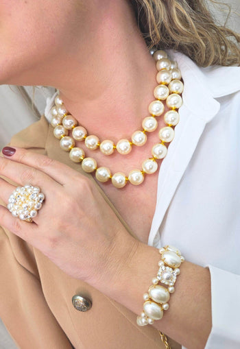 Maxi Colar Soberano: Clássico e Luxuoso de Pérolas com Detalhes no Dourado | Acessório de Luxo