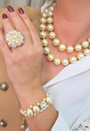 Maxi Colar Soberano: Clássico e Luxuoso de Pérolas com Detalhes no Dourado | Acessório de Luxo