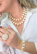 Maxi Colar Soberano: Clássico e Luxuoso de Pérolas com Detalhes no Dourado | Acessório de Luxo