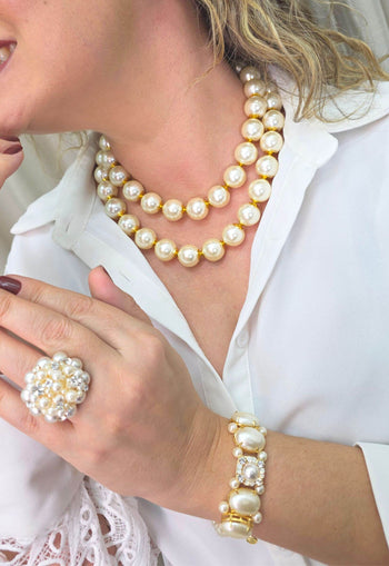 Maxi Colar Soberano: Clássico e Luxuoso de Pérolas com Detalhes no Dourado | Acessório de Luxo