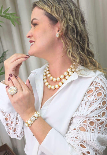 Maxi Colar Soberano: Clássico e Luxuoso de Pérolas com Detalhes no Dourado | Acessório de Luxo