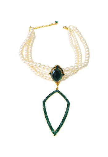 Colar Carmelita estilo choker de perolas com pingente geométrico verde esmeralda banhado no dourado