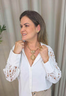 Colar Nara Gold: Luxo com Pérolas Rosê, Strass e Elos no Dourado | Acessório Inesquecível