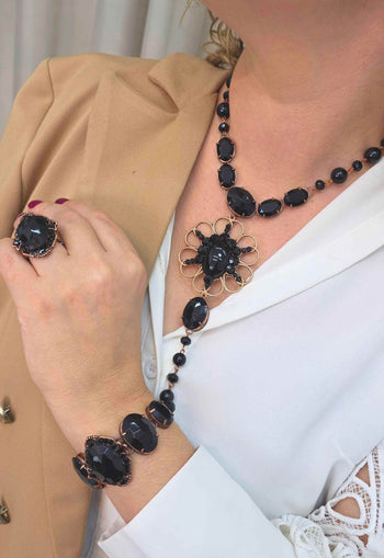 Colar Merida vintage com pedras e bolas pretas