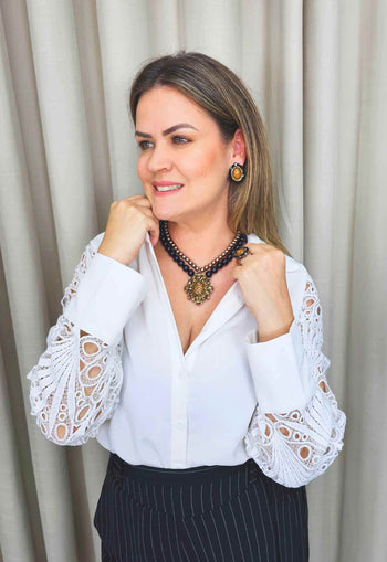 Colar Zoe terra com bolas pretas e marrom com pingente vintage