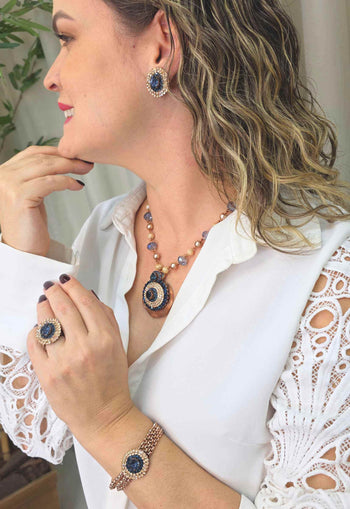 Colar Barcelona com cristais azuis e pêssego banhado no vintage