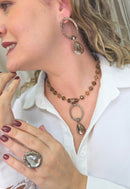 Colar Lambrusco com strass e pedras black diamond e pingente oval banhado no vintage