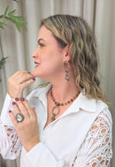 Colar Lambrusco com strass e pedras black diamond e pingente oval banhado no vintage