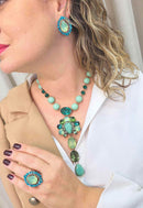 Colar Izaura vintage de pingente e pedras verdes