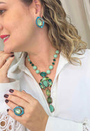 Colar Izaura vintage de pingente e pedras verdes