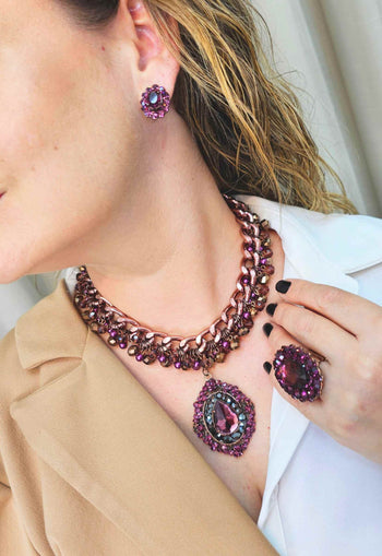 Colar Arminda luxo com pedras e cristais ametista banhado no vintage