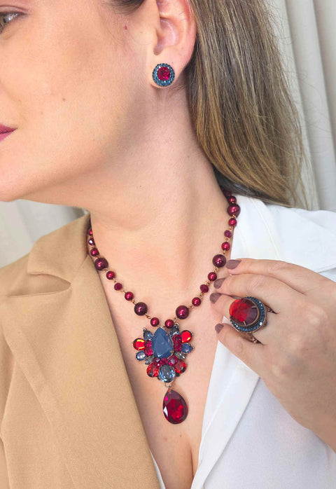 Colar Sonata Classic: Elegante com Pedras Azuis e Bolas Vermelhas | Look de Festa