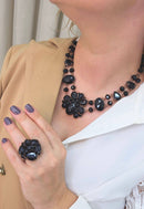 Colar Maria Filó chique de pedras pretas banhado no vintage