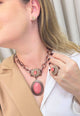 Colar Rania com pingente oval com pedra rose e strass pêssego banhado no vintage