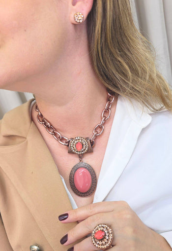 Colar Rania com pingente oval com pedra rose e strass pêssego banhado no vintage