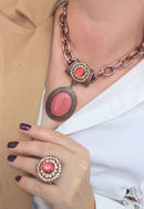 Colar Rania com pingente oval com pedra rose e strass pêssego banhado no vintage