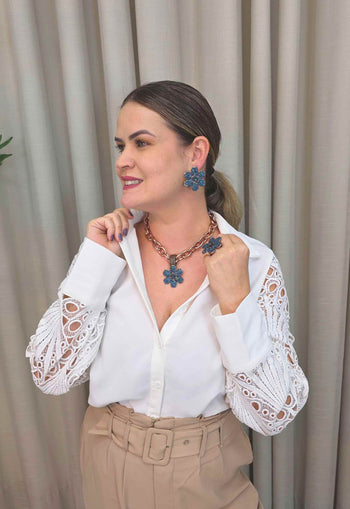 Colar Samara: Romântico com Flor Azul Marinho e Elos Vintage | Peça Exclusiva