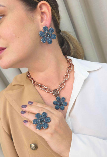 Colar Samara: Romântico com Flor Azul Marinho e Elos Vintage | Peça Exclusiva