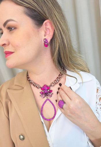 Maxi colar Sarita luxo com pingente de gota e pedras fuscia e elos vintage