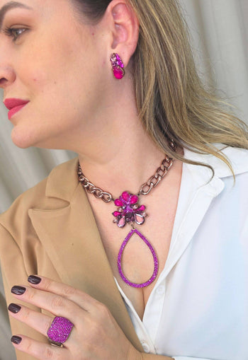Maxi colar Sarita luxo com pingente de gota e pedras fuscia e elos vintage
