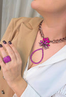 Maxi colar Sarita luxo com pingente de gota e pedras fuscia e elos vintage