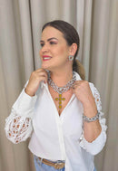 Colar Leda: Religioso de Elos com Crucifixo na Cor Âmbar Banhado no Prata | Peça Exclusiva