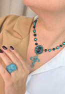 Colar Nanda: Religioso de Crucifixo com Pedras Azuis no Ouro Velho | Presente Inesquecível